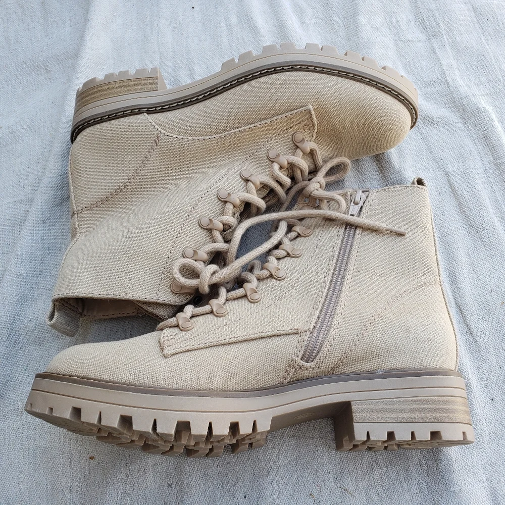 Women’s Canvas Combat Boots Size 8.5 Beige Lace-Up Side Zip Block Heel Casual - Picture 2 of 6